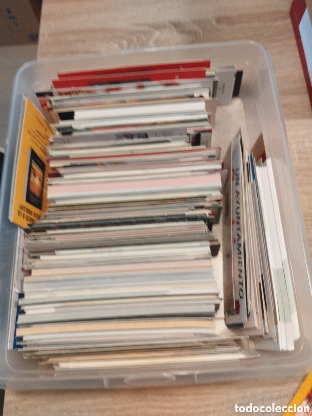 Coleccionismo Marcap&aacute;ginas: CAJA CONTENIENDO MAS DE 4 KG DE MARCAPAGINAS. HAY REPETIDOS, OTROS INTERESANTES ETC. VER FOTOS