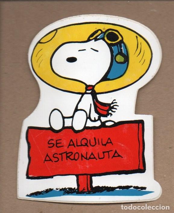 Coleccionismo marcap&aacute;ginas: ANTIGUA PEGATINA DE SNOOPY - SE ALQUILA ASTRONAUTA. 10,5 X 8 CM. SIN PEGAR.