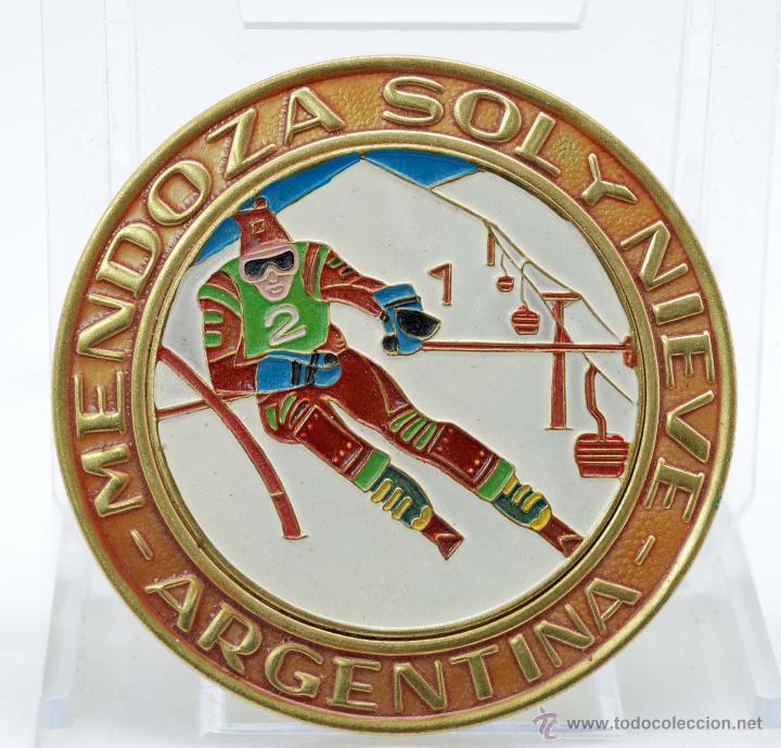Coleccionismo deportivo: Chapa esmalte Mendoza Sol y Nieve Argentina a&ntilde;os 40 50