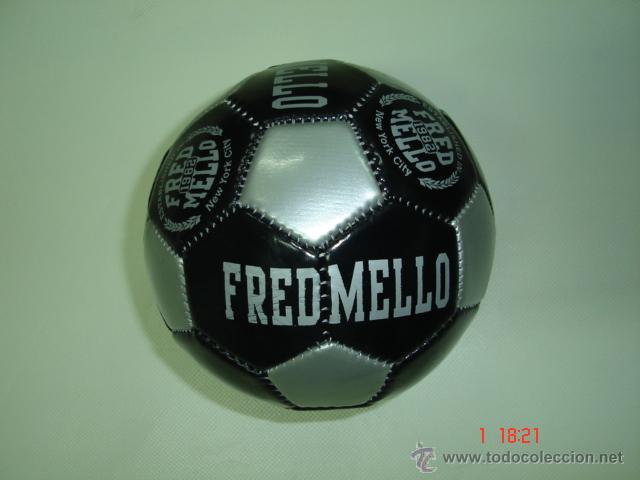 Coleccionismo deportivo: BAL&Oacute;N DE MINI BALONMANO CON LOGO DE FRED MELLO. - Foto 1