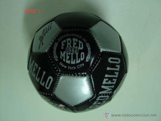 Coleccionismo deportivo: BAL&Oacute;N DE MINI BALONMANO CON LOGO DE FRED MELLO. - Foto 2