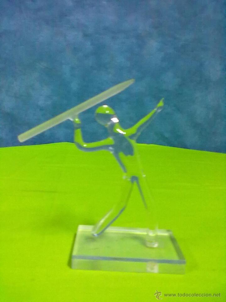 Coleccionismo deportivo: LANZADOR DE JABALINA FIGURA CRISTAL ARTESANO