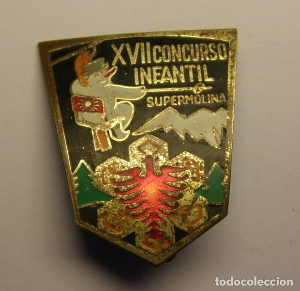 Coleccionismo deportivo: Insignia del XVII concurso infantil de LA MOLINA. Esqu&iacute;.