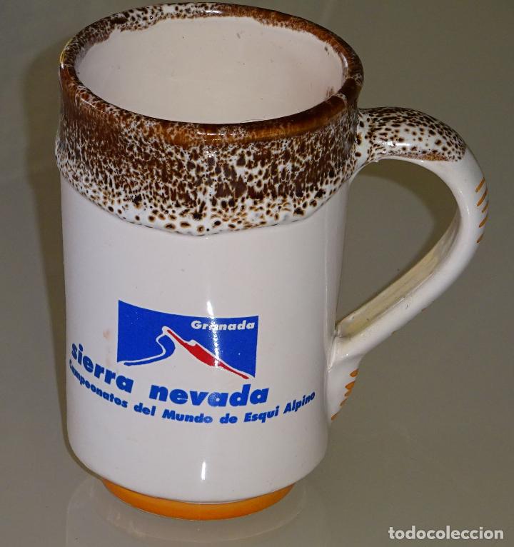 Coleccionismo deportivo: JARRA TAZA CER&Aacute;MICA DE LOS CAMPEONATOS DEL MUNDO DE ESQU&Iacute; ALPINO SIERRA NEVADA GRANADA. 12CM 250 GR