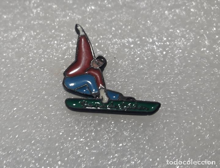 Coleccionismo deportivo: PIN SNOWBOARD SKI SKY SIERRA DE GUDAR
