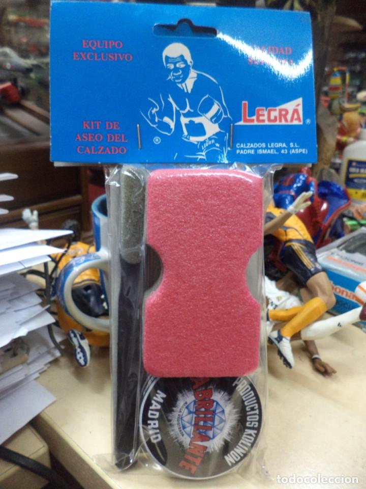 Coleccionismo deportivo: Kit de aseo del calzado.Bet&uacute;n La Brillante,Madrid.Merchandising Boxeo Campe&oacute;n Pepe Legr&aacute;.A&ntilde;os 70.