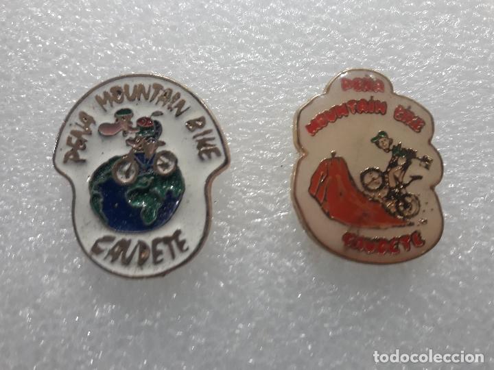 Coleccionismo deportivo: LOTE 2 PINS CICLISMO MTB BTT PE&Ntilde;A MOUNTAIN BIKE CAUDETE VALENCIA