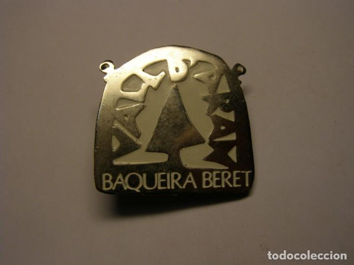 Coleccionismo deportivo: Insignia de esqu&iacute;, BAQUEIRA BERET. A&ntilde;os 70-80.