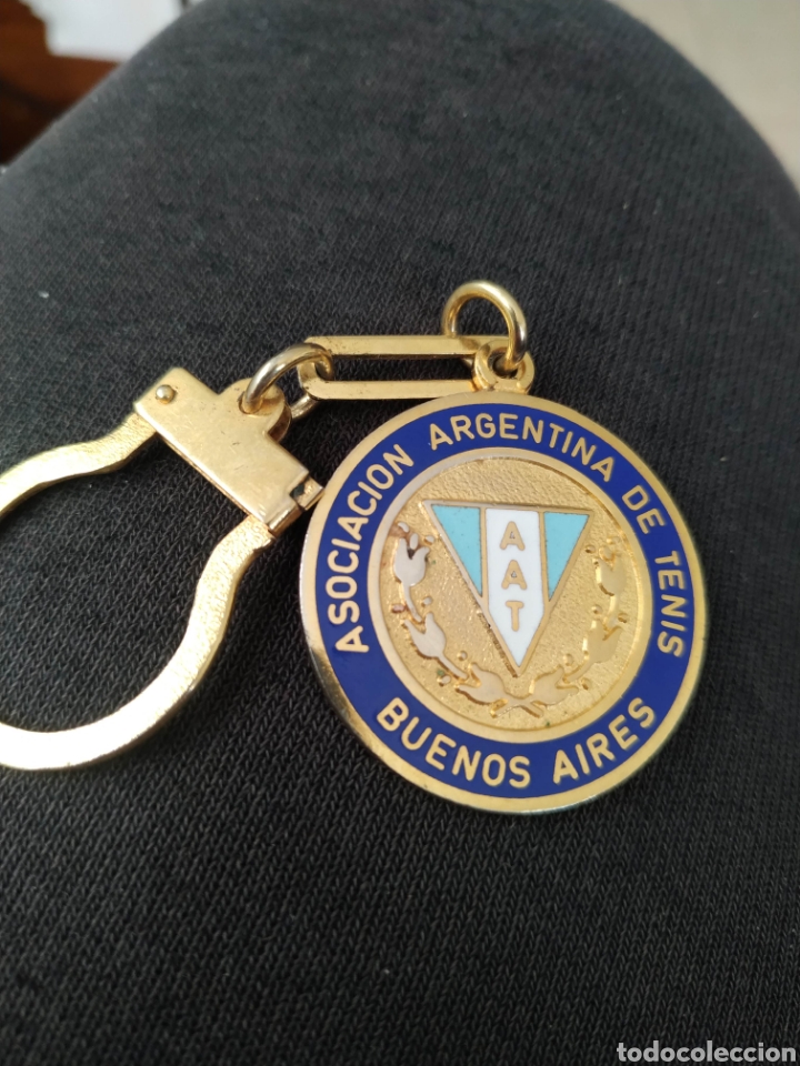Collectionnisme sportif: Llavero keychain Asociaci&oacute;n Argentina de Tenis Buenos Aires albiceleste tenis