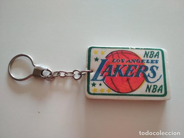Coleccionismo deportivo: LLAVERO LOS ANGELES LAKERS NBA VINTAGE