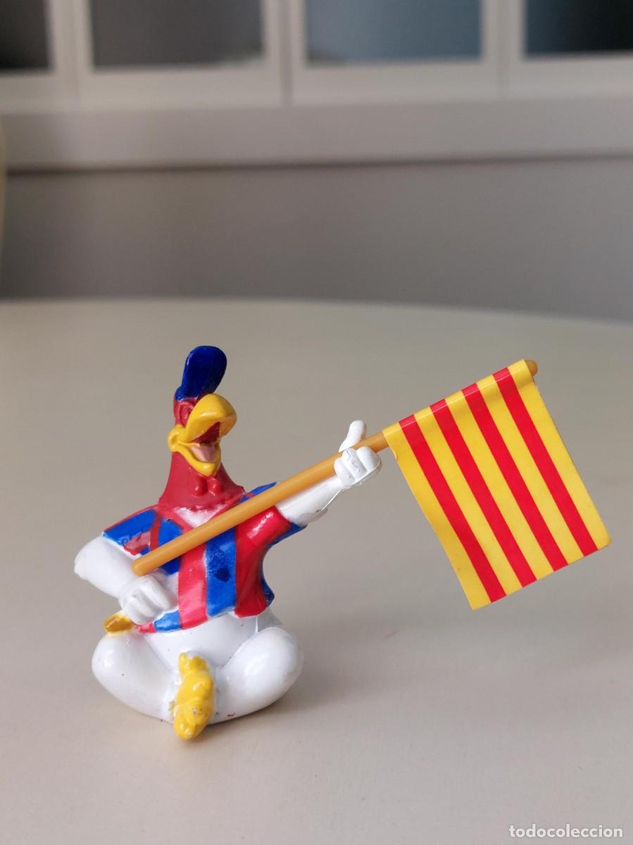 Coleccionismo deportivo: Mu&ntilde;eco de goma del gallo warner - Foto 1