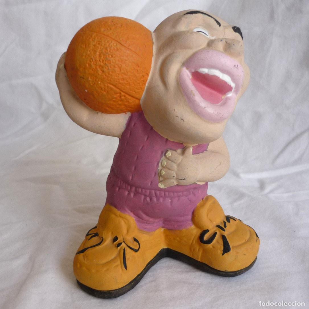 Sammelleidenschaft Sport: Figura humor&iacute;stica de cer&aacute;mica jugador de baloncesto n&ordm; 8