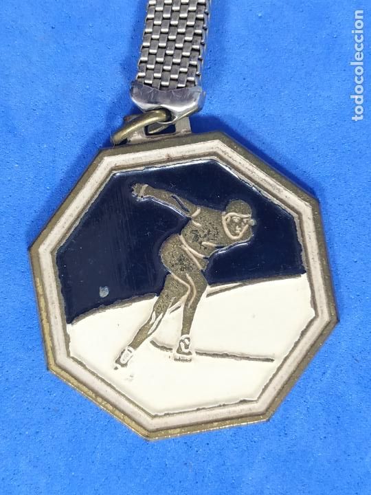 Coleccionismo deportivo: Llavero o medalla de deportes Esqui