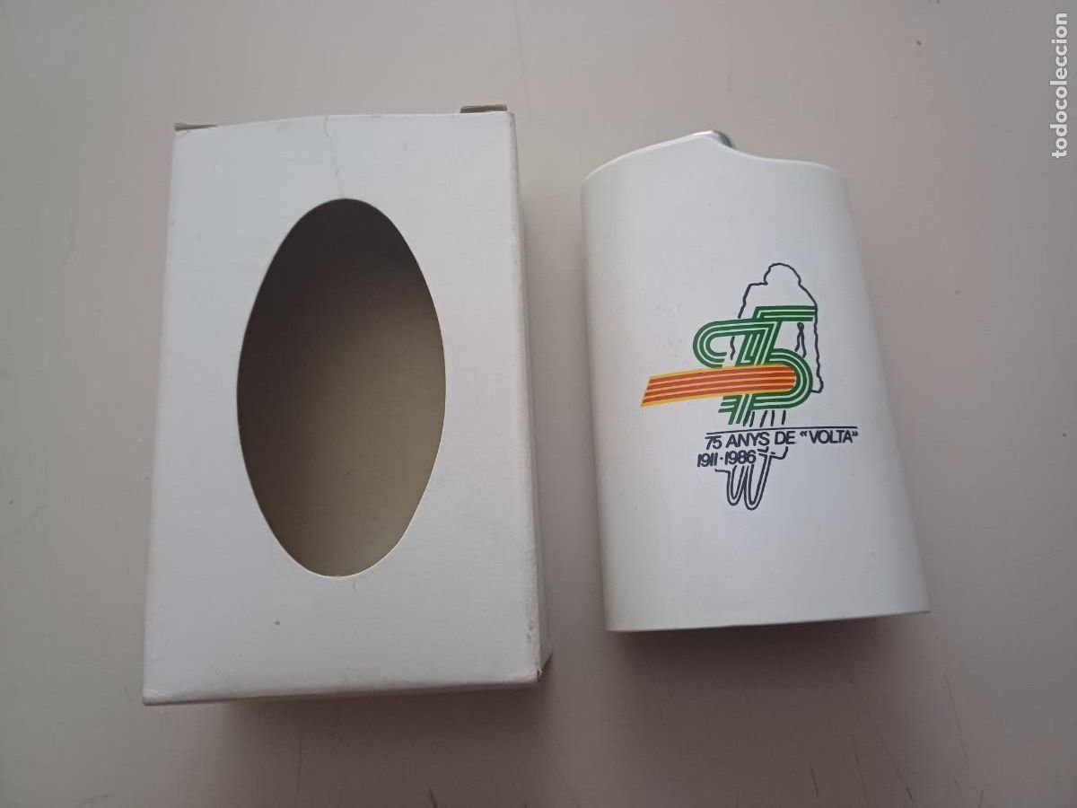Coleccionismo deportivo: Encendedor BIC con caja de cart&oacute;n 75&ordm; aniversario Volta Ciclista a Catalunya Vuelta Catalu&ntilde;a
