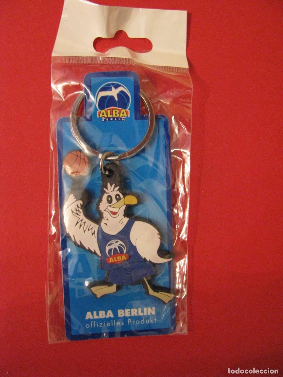 Coleccionismo deportivo: LLAVERO DE ALBA. LA MASCOTA DEL CLUB BALONCESTO ALBATROSSES DE BERLIN. GOMA FLEXIBLE.