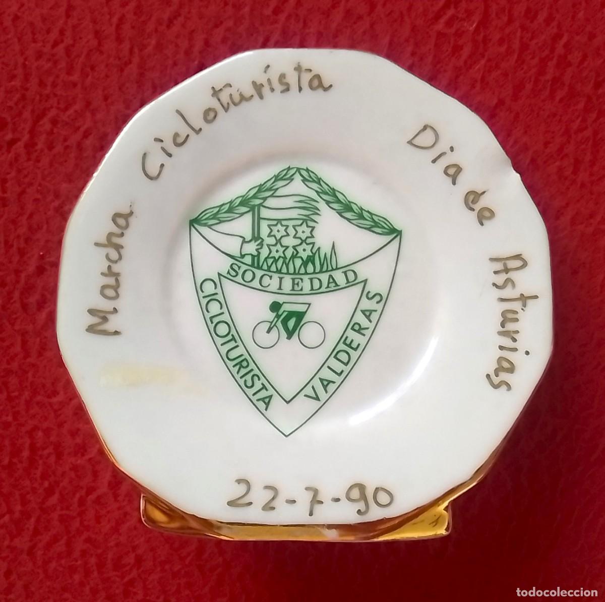 Coleccionismo deportivo: ANTIGUA CER&Aacute;MICA SOUVENIR TROFEO O SIMIL MARCHA CICLOTURISTA D&Iacute;A DE ASTURIAS 1990 SOCIEDAD VALDERAS.