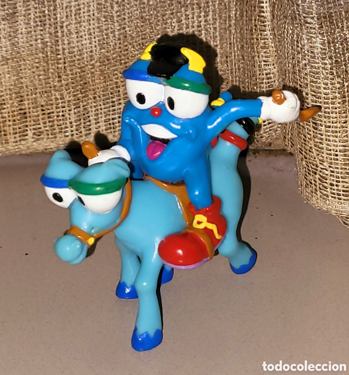 Coleccionismo deportivo: Bonita figura pvc goma jinete equitacion IZZY mascota JJOO Atlanta 1996