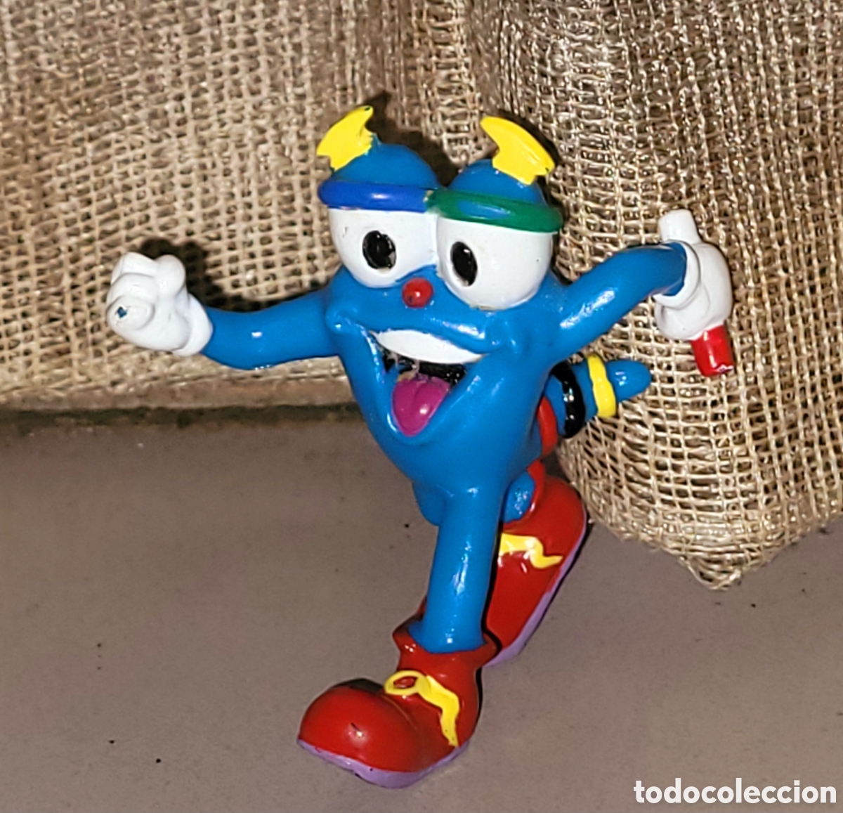 Coleccionismo deportivo: Bonita figura pvc goma Izzy mascota JJOO Atlanta 1996, corriendo relevos, marca Dakin