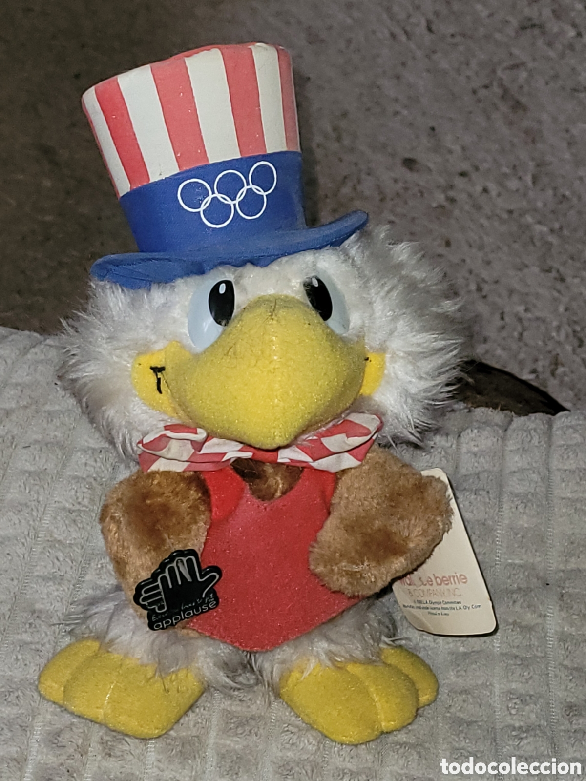 Coleccionismo deportivo: Bonito lote 2 peluches del Aguila Sam, la mascota de los Juegos Olimpicos 1984 Los Angeles Applause