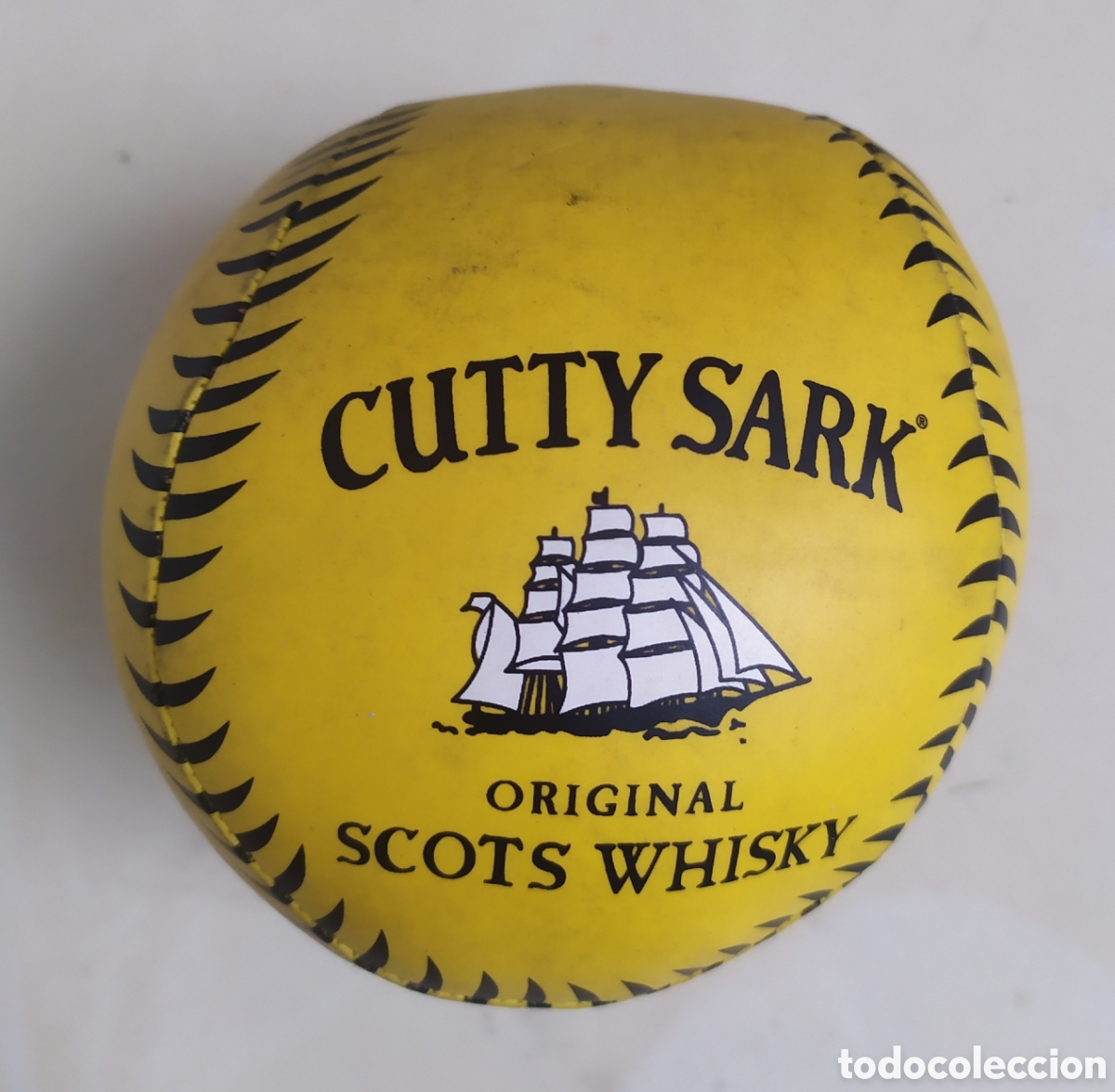 Sammelleidenschaft Sport: Pelota blanda publicidad de Cutty Sark, mide 10 cm de di&aacute;metro