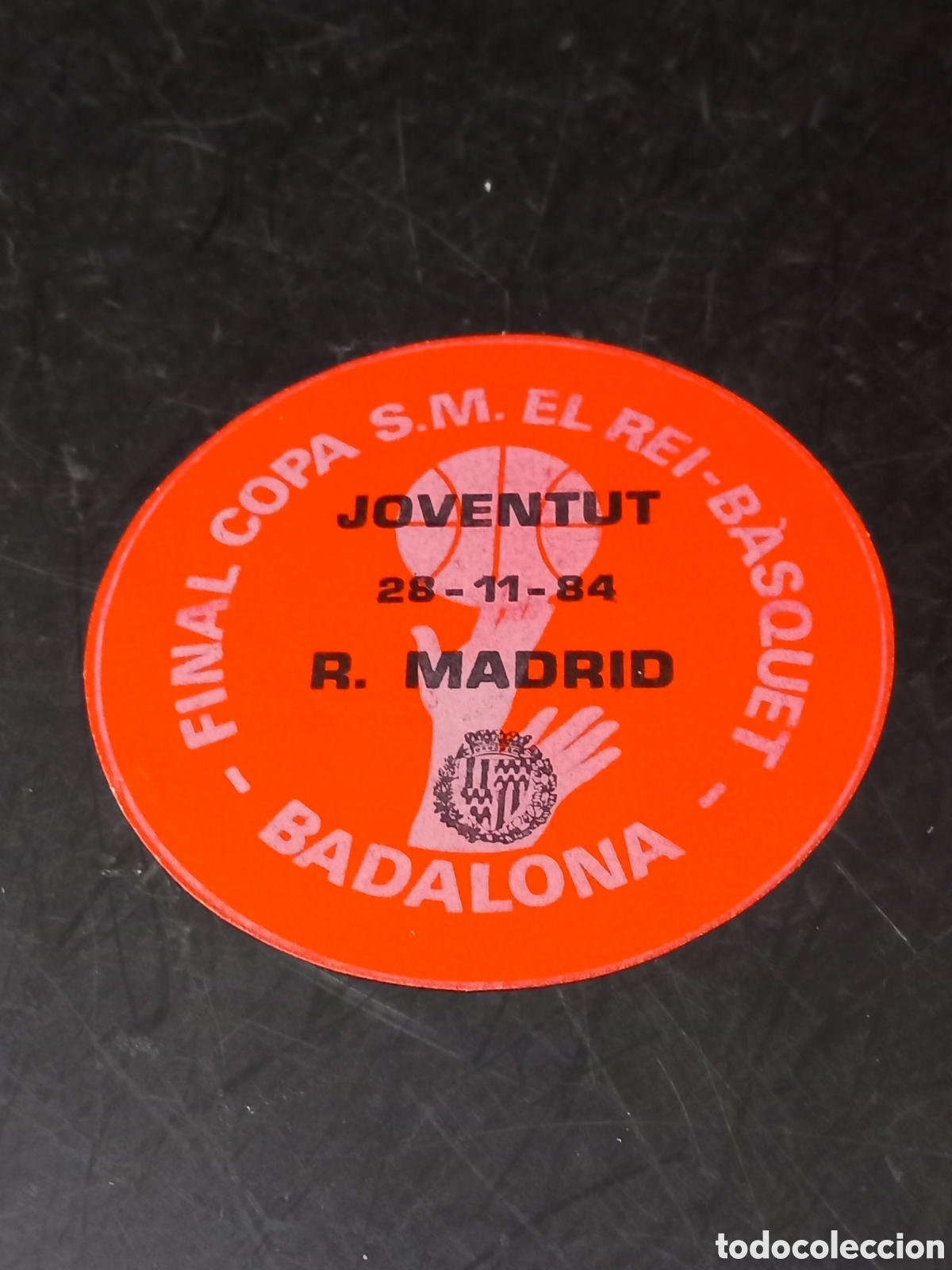 Sammelleidenschaft Sport: BALONCESTO ANTIGUA PEGATINA COPA S.M.EL REY JOVENTUT REAL MADRID A&Ntilde;O 1984 PENYA ORIGINAL Y NUEVA