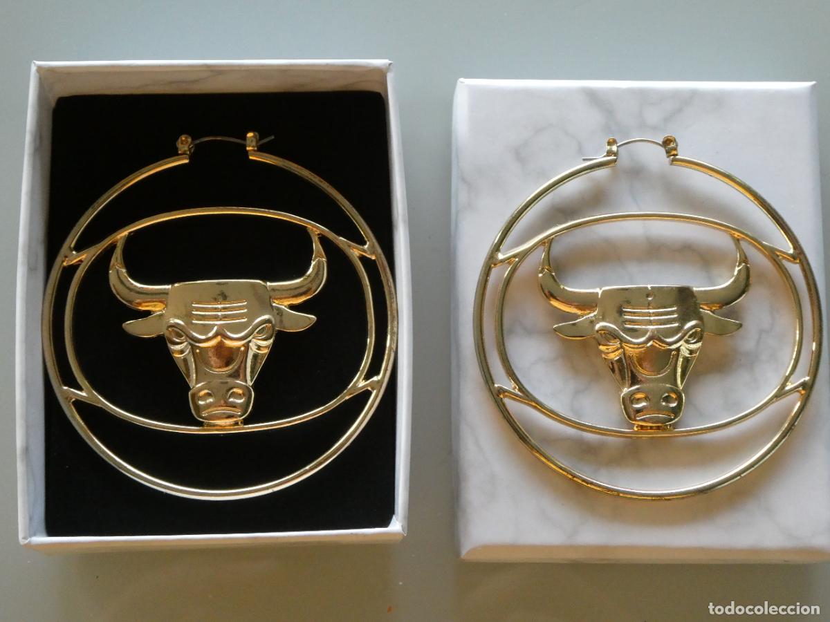 Collectionnisme sportif: PENDIENTES GRANDES DE BALONCESTO BASKET NBA. CHICAGO BULLS. BISUTER&Iacute;A DORADOS. CON CAJA