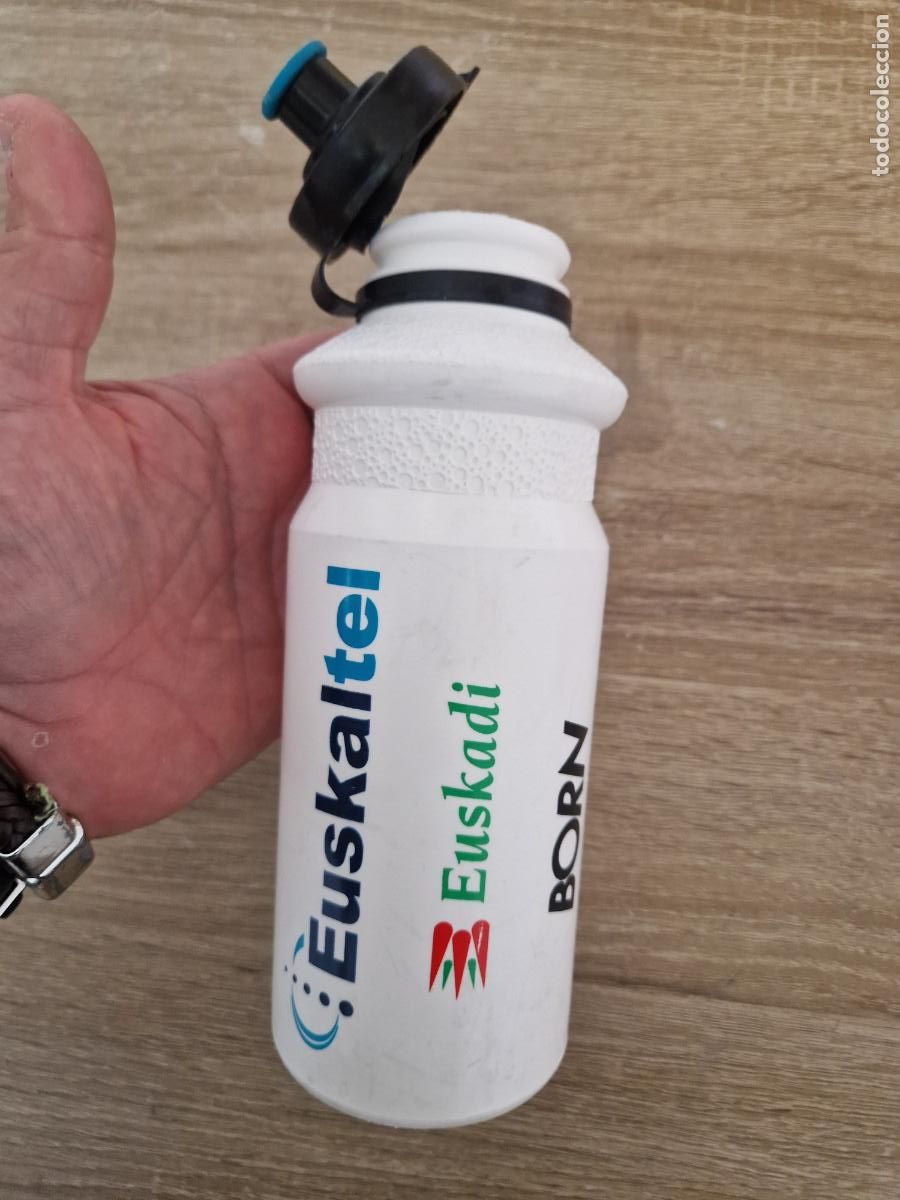 Collectionnisme sportif: Antiguo bidon botella equipo ciclista Euskaltel Euskadi Born retro a&ntilde;os 90 ciclismo elite vintage