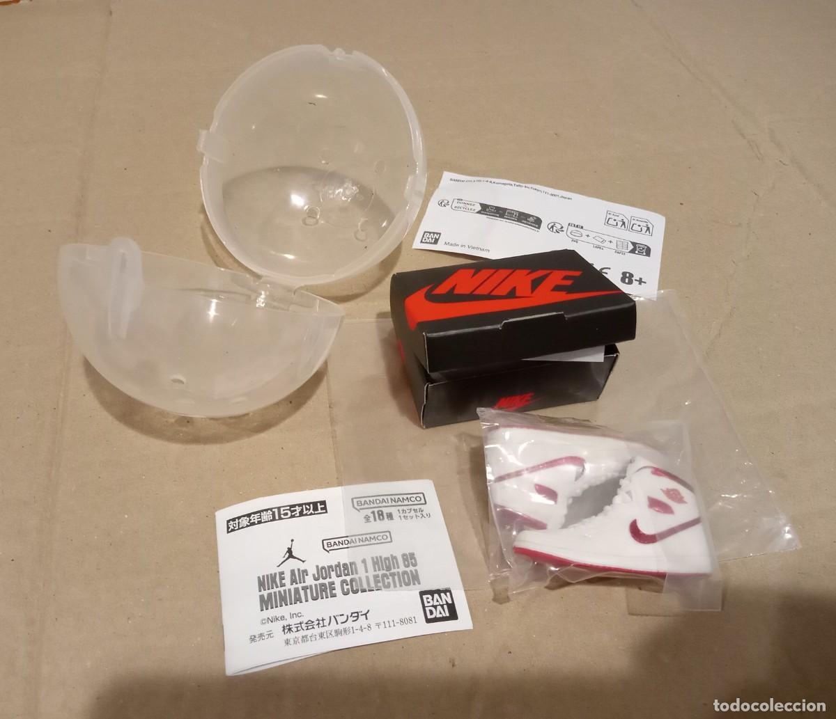 Coleccionismo deportivo: MINI ZAPATILLAS SHOES NIKE AIR JORDAN 1 ROJO METALICO 1985 BANDAI GASHAPON MICHAEL JORDAN METALLIC