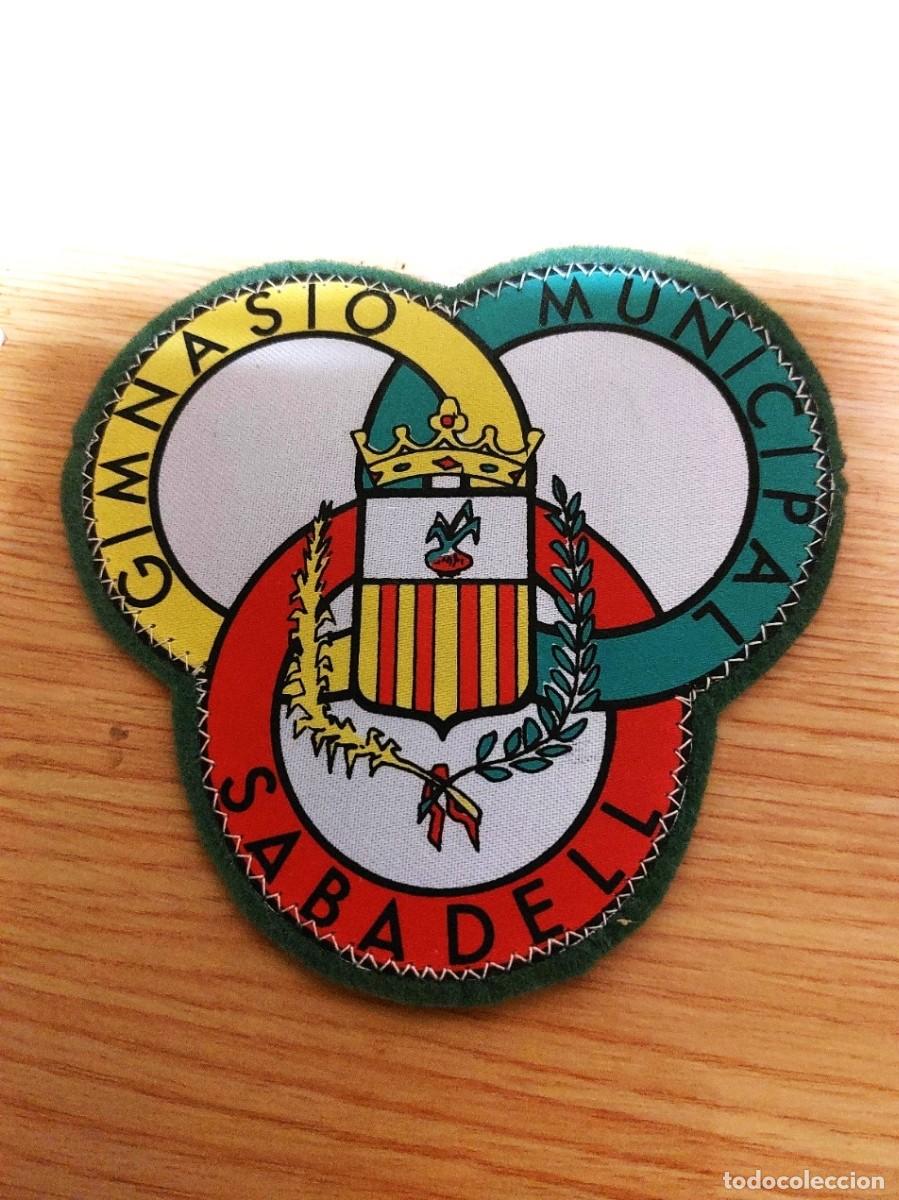Coleccionismo deportivo: antiguo parche del gimnasio municipal de sabadell 10 / 10 cm