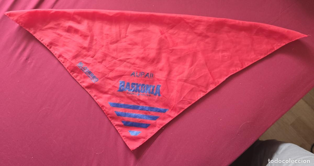Collectionnisme sportif: Pa&ntilde;uelo merchandising del Saski Baskonia. Tau Ceramica