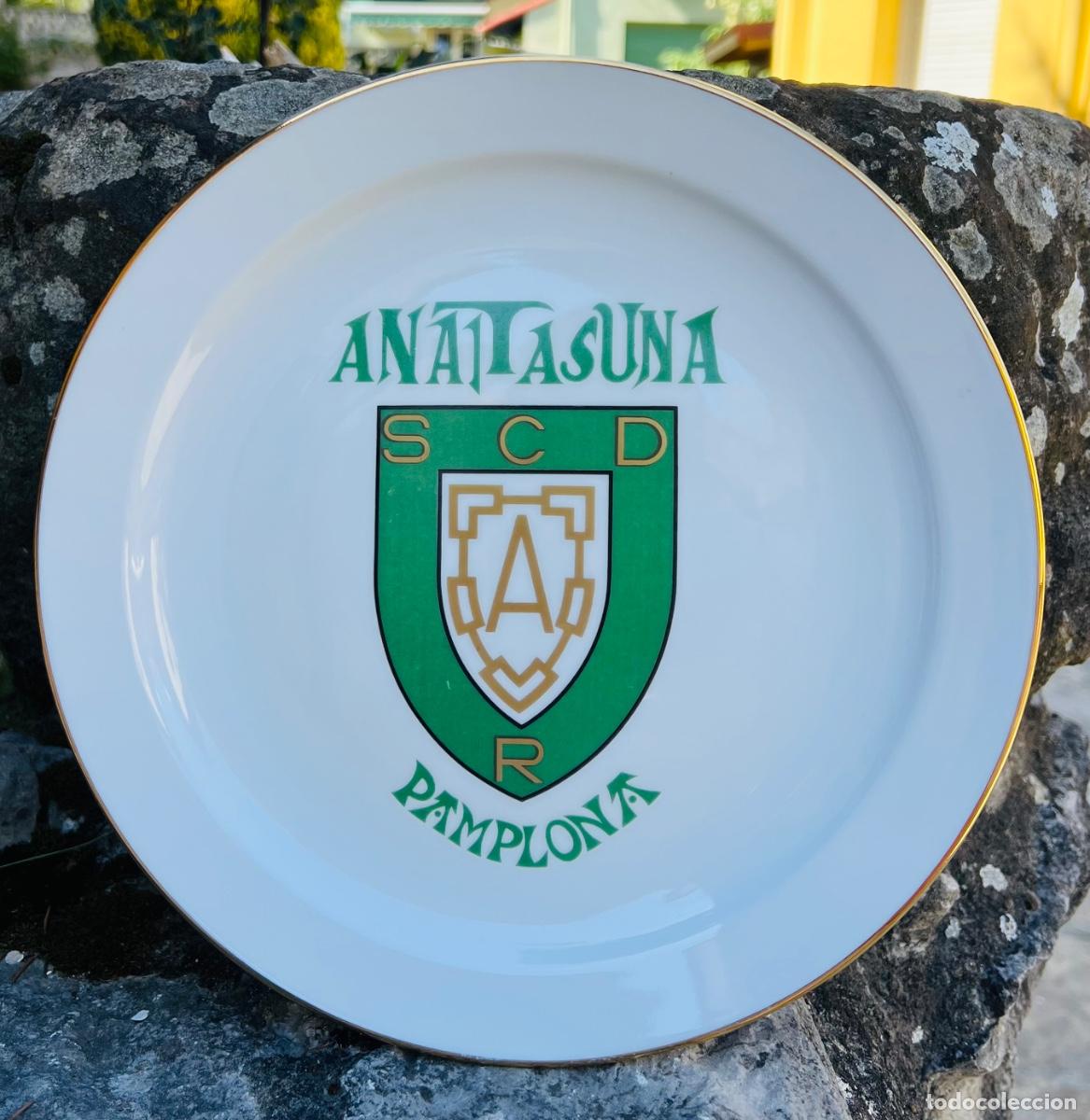 Coleccionismo deportivo: Plato de porcelana S. C. D. R. Anaitasuna (Sociedad Cultural Deportiva Recreativa) - Pamplona