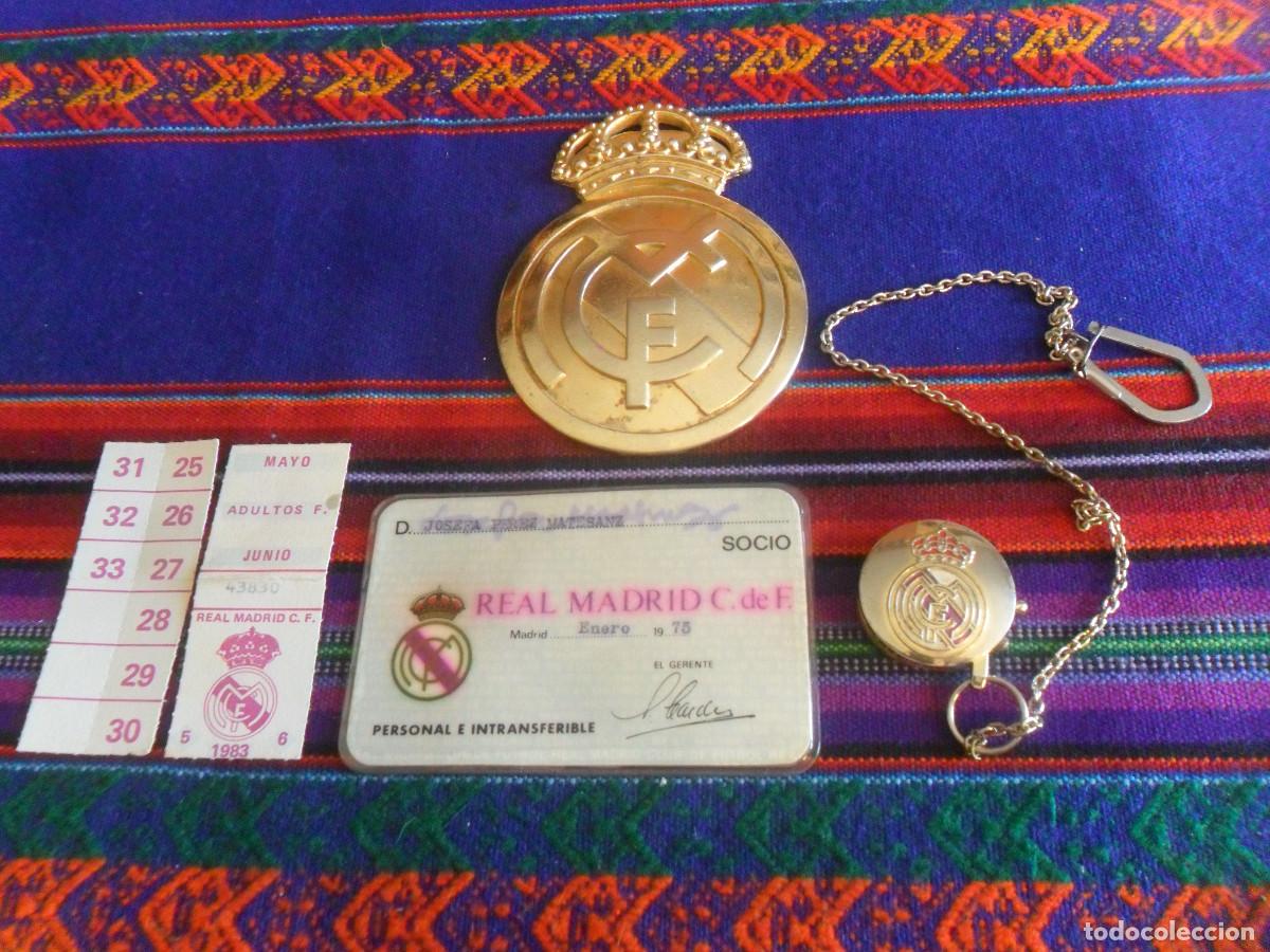 Collezionismo sportivo: REAL MADRID RELOJ DE BOLSILLO QUARTZ ACB 1997 Y CARNET SOCIO 1975 CUPONES 1983. REGALO PISAPAPELES.