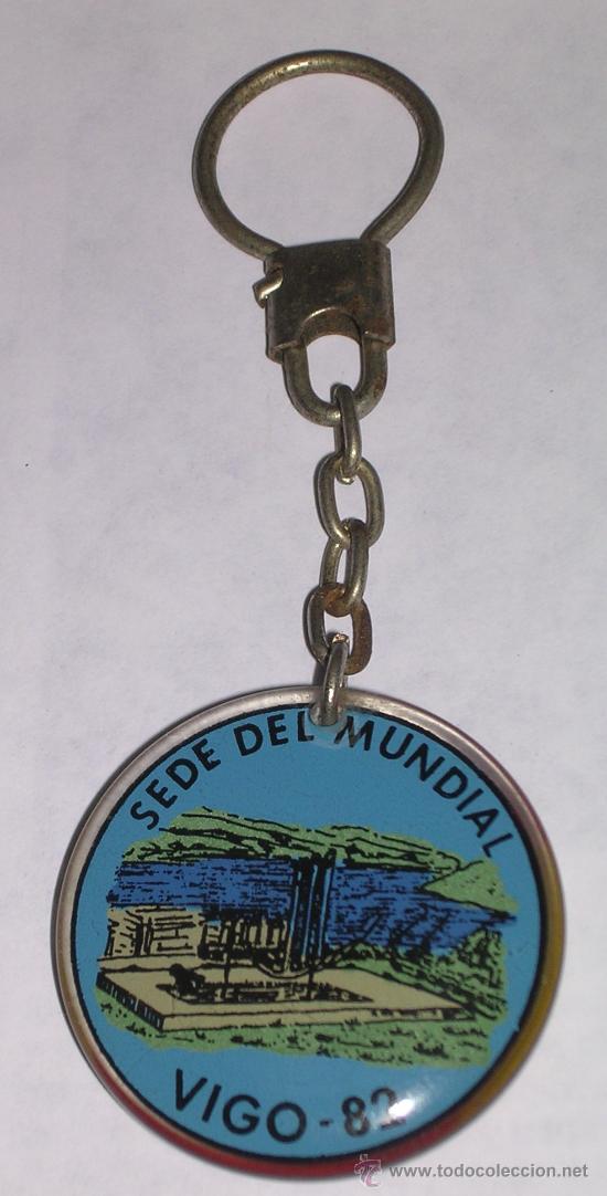 Coleccionismo deportivo: LLAVERO ORIGINAL MUNDIAL DE FUTBOL DE ESPA&Ntilde;A DE 1982 - VIGO - SEDE DEL MUNDIAL-