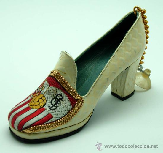 Sammelleidenschaft Sport: Zapato con ventosa para coche Sevilla Club de Futbol a&ntilde;os 70