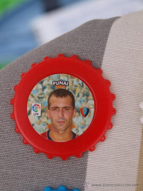 Coleccionismo deportivo: PU&Ntilde;AL OSASUNA CHAPA TAZO ROJO FUTBOL &iquest;2003- 2005 ? NUEVO