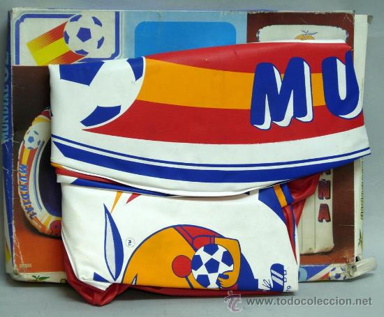 Coleccionismo deportivo: Barquita barca piscina pl&aacute;stico hinchable Mundial Espa&ntilde;a 82 Hinchables 1982 con caja nueva sin uso