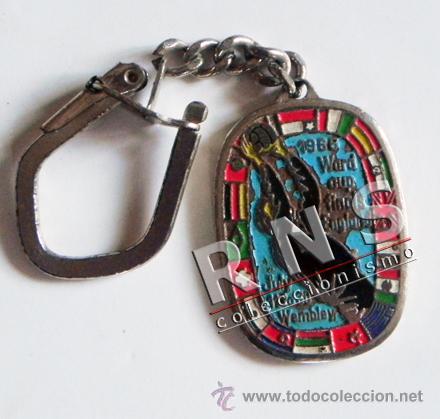 Collezionismo sportivo: ANTIGUO LLAVERO DEL MUNDIAL F&Uacute;TBOL INGLATERRA 1966 - DEPORTE 66 - OTROS DE MUNDIALES EN VENTA