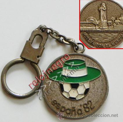 Coleccionismo deportivo: LLAVERO HUELVA CON EL MUNDIAL ESPA&Ntilde;A'82 - F&Uacute;TBOL ANDALUC&Iacute;A DEPORTE ESPA&Ntilde;A 82 - 1982 BAL&Oacute;N Y SOMBRERO