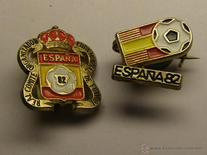 Coleccionismo deportivo: Dos insignias aguja del mundial de futbol del a&ntilde;o 1982, Barcelona.