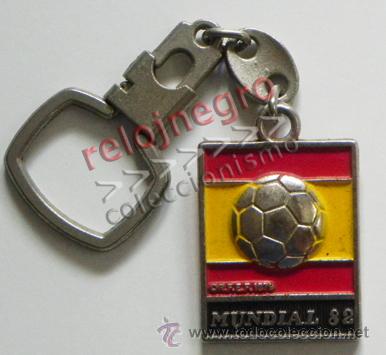 Coleccionismo deportivo: LLAVERO DE ESPA&Ntilde;A 82 - BANDERA ESPA&Ntilde;OLA Y BAL&Oacute;N - RFEF 1979 - MUNDIAL F&Uacute;TBOL 1982 - DEPORTE ESPA&Ntilde;A82