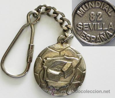 Coleccionismo deportivo: ANTIGUO LLAVERO DEL MUNDIAL ESPA&Ntilde;A82 SEVILLA - DE METAL MACIZO DEPORTE F&Uacute;TBOL ESPA&Ntilde;A 82 1982 RELIEVE