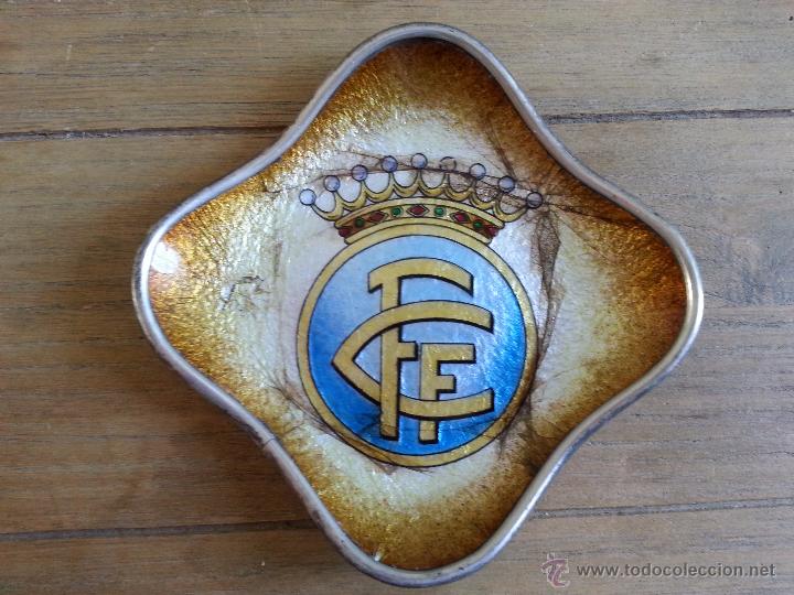 Coleccionismo deportivo: CENICERO CON ANTIGUO ESCUDO FEDERACION CATALANA DE FUTBOL ESMALTADO