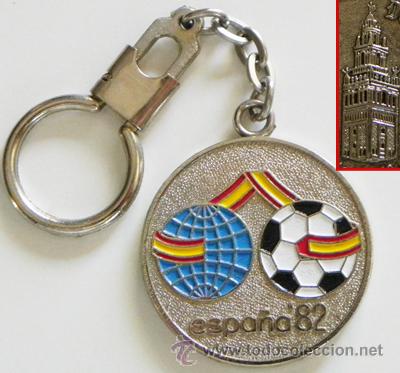 Coleccionismo deportivo: ANTIGUO LLAVERO ESPA&Ntilde;A82 MUNDIAL DE F&Uacute;TBOL SEVILLA GIRALDA DEPORTE ESPA&Ntilde;A 82 PUBLICIDAD ESPA&Ntilde;A 1982