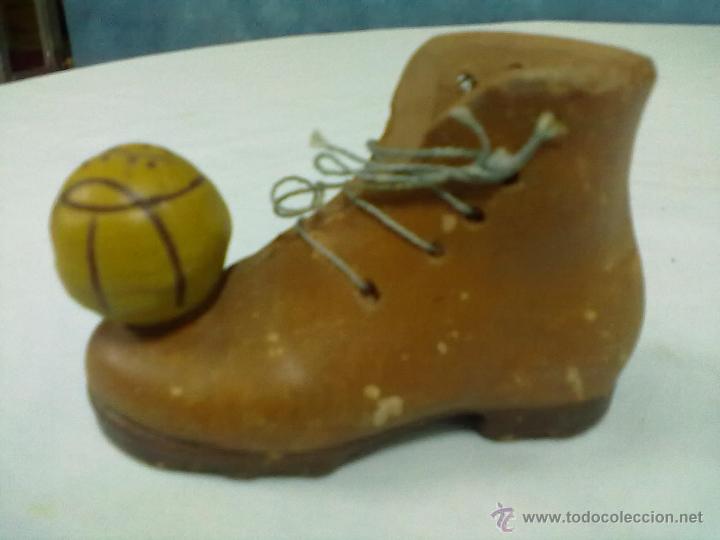 Coleccionismo deportivo: BOTA ARCILLA