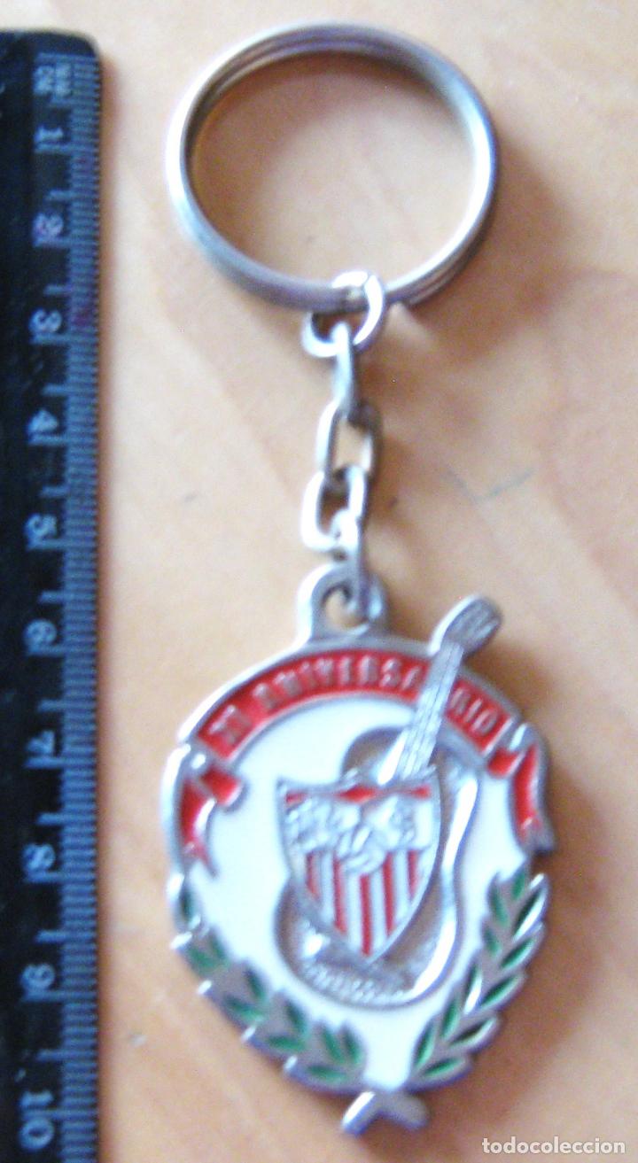 Sports collectibles: LLAVERO SEVILLA FC PE&Ntilde;A SAN JOSE XI ANIVERSARIO KEYRING KEYCHAIN CHAVEIRO PORTE-CLES FUTBOL N23