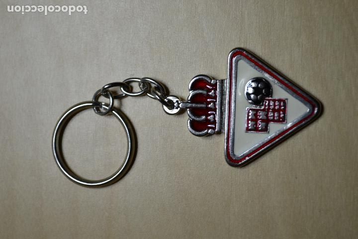 Sports collectibles: LLAVERO FEDERACION DE FUTBOL DE LA REGION DE MURCIA A&Ntilde;OS 80