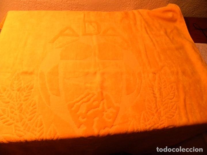 Coleccionismo deportivo: TOALLA  A.D. ALARCON - Foto 2