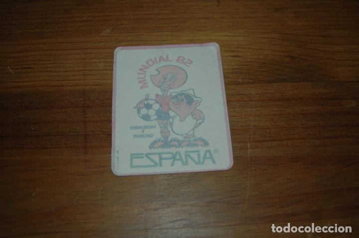 Coleccionismo deportivo: ADHESIVO PARA CRISTAL  ,PEGATINA FUTBOL MUNDIAL ESPA&Ntilde;A 1982 ... HIDALGUIN Y PANCHO