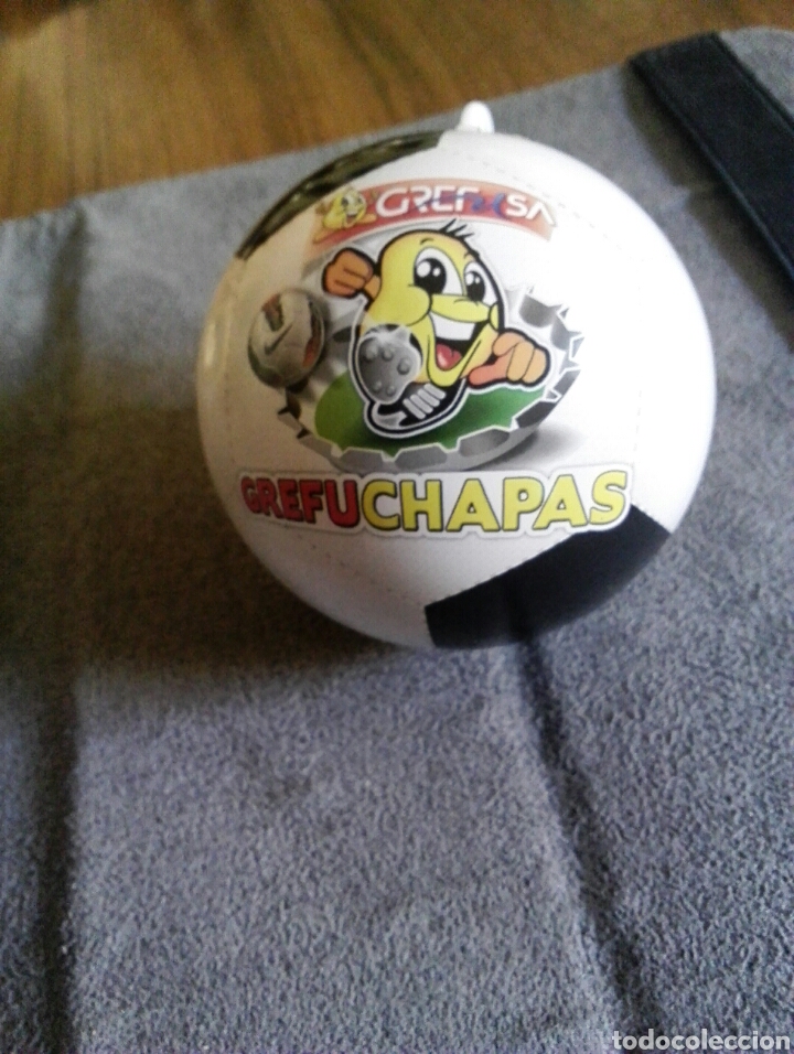 Coleccionismo deportivo: Llavero estuche Grefuchapas mini-balon.Liga BBVA 2011-2012.