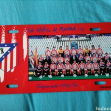 Coleccionismo deportivo: PLACA METALICA ATLETICO MADRID TEMP 1995 1996 MEDIDAS 30.5 X 15 CM. Lote 102509042